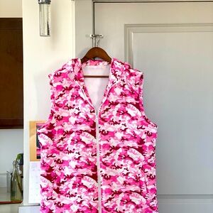 Pink camouflage unisex puffer vest with hoodie